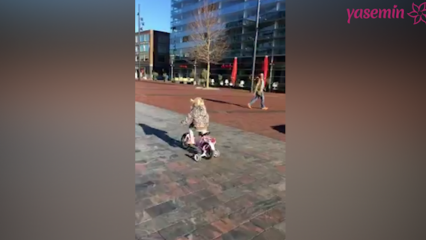 Väike tüdruk rattaga võistles võmmidega!