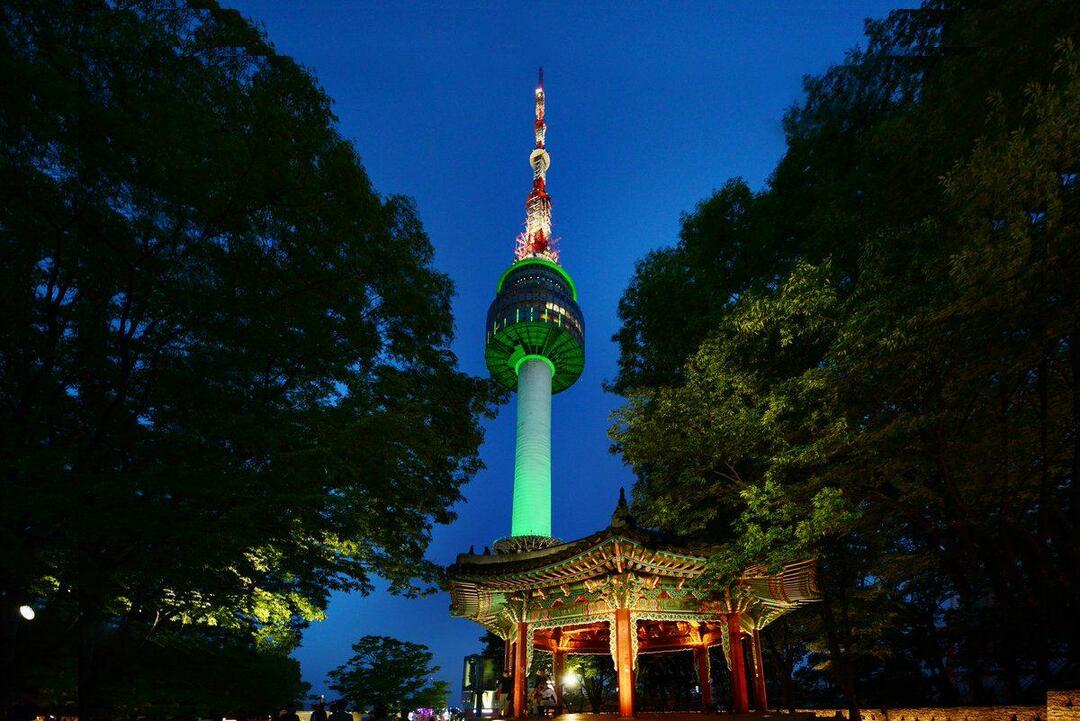 N Seouli torni õhtune vaade 