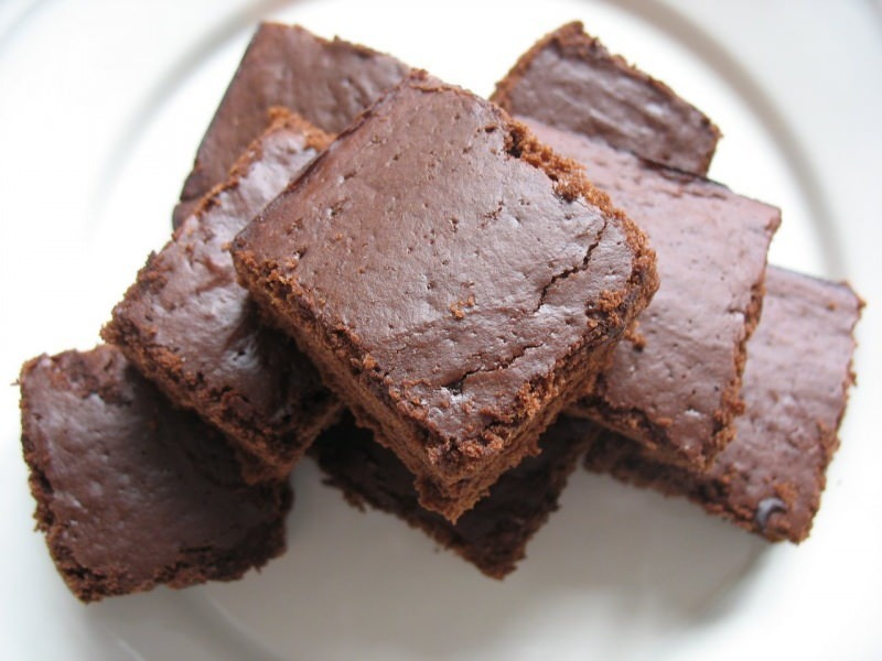 Kuidas valmistada kõige lihtsam brownie kook? Näpunäiteid küpsisekoogi valmistamiseks