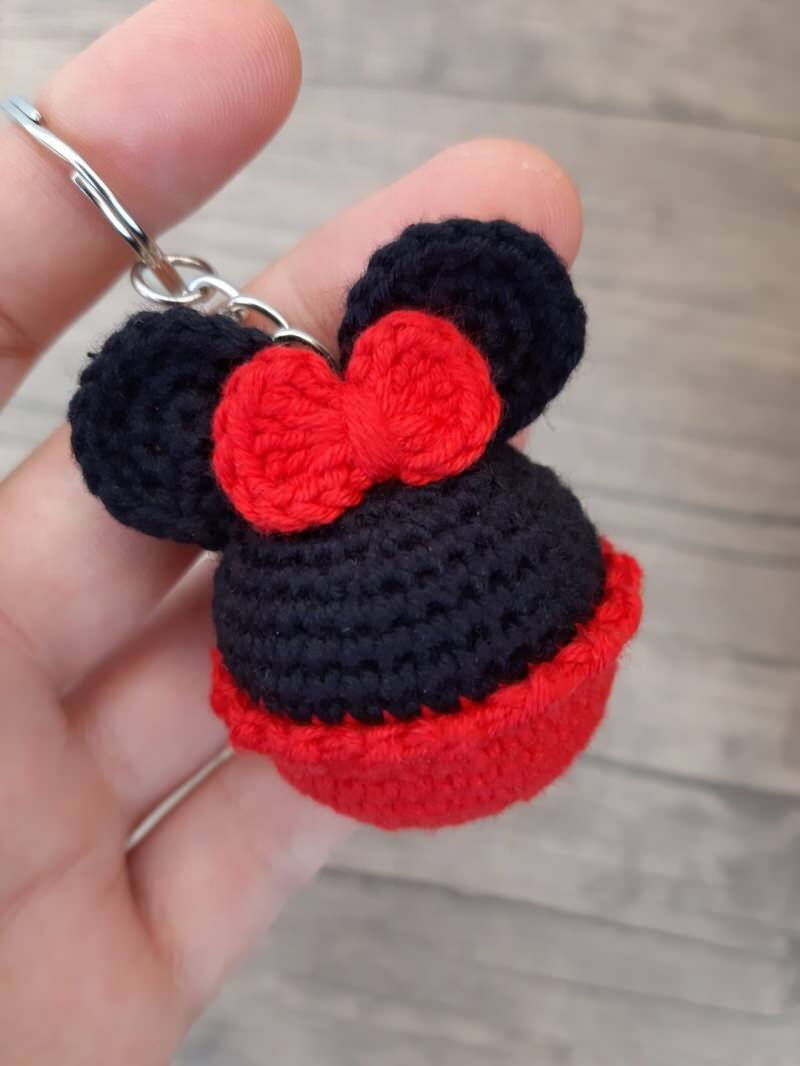 Kuidas teha Amigurumi Mickey Mouse võtmehoidjaid? Mickey minnie detailne võtmehoidja valmistamine