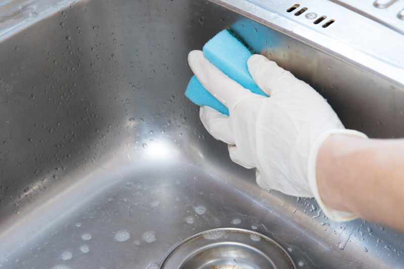 Kuidas köögivalamu puhastada? Lõplik lahendus, mis paneb köögivalamu särama