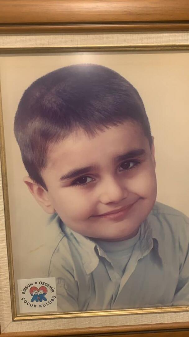 CZN Burak Özdemiri lapsepõlvefoto 