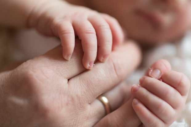 Miks on imikute käed külmad? Käte ja jalgade külmetus imikutel