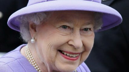 Kuninganna Elizabeth lahkus paleest koroonaviiruse kartuses! Vaadati esimest korda 72 päeva pärast