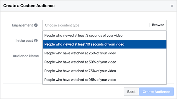 Facebook loob videovaadete jaoks kohandatud vaatajaskonna dialoogiboksi, mille kohandatud vaatajaskond võimaldab teil valida Inimesed, kes vaatasid vähemalt 10 sekundit teie videot, või inimesed, kes vaatasid vähemalt 25% teie videost Video.