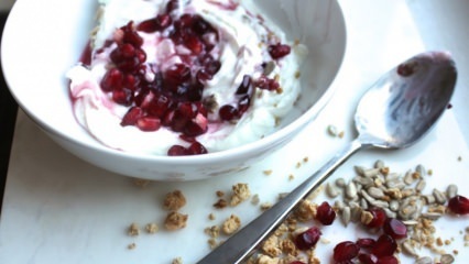 Kuidas nõrgendada mee ja granaatõuna jogurtiga kõvenemisega?
