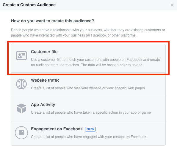 Valige Facebooki kohandatud e-posti vaatajaskonna loomisel kliendifail.