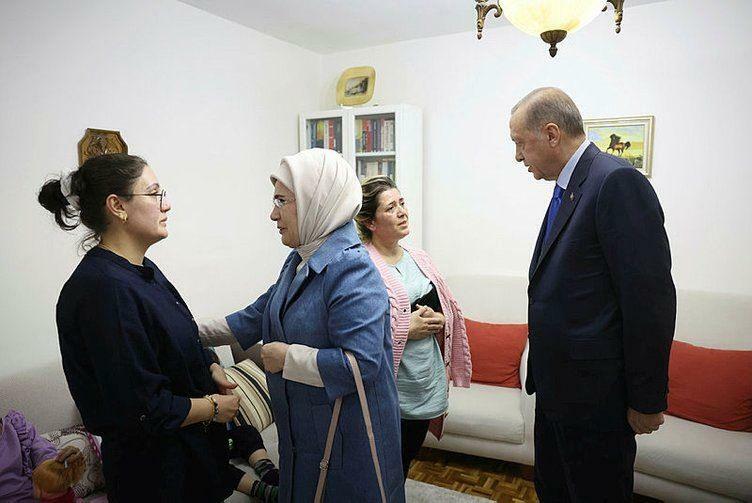 President Recep Tayyip Erdoğan ja tema abikaasa Emine Erdoğan külastasid maavärina üle elanud perekonda