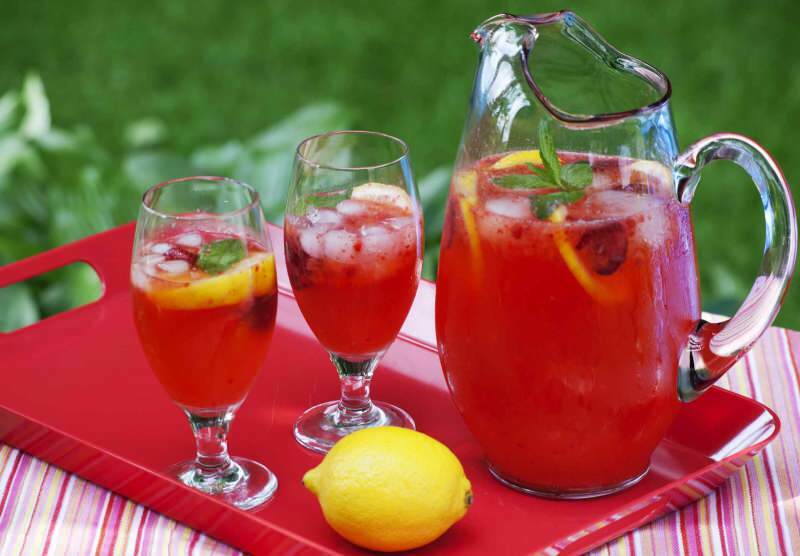 Kuidas valmistada kõige lihtsam maasika limonaad? Maasika limonaadi näpunäited