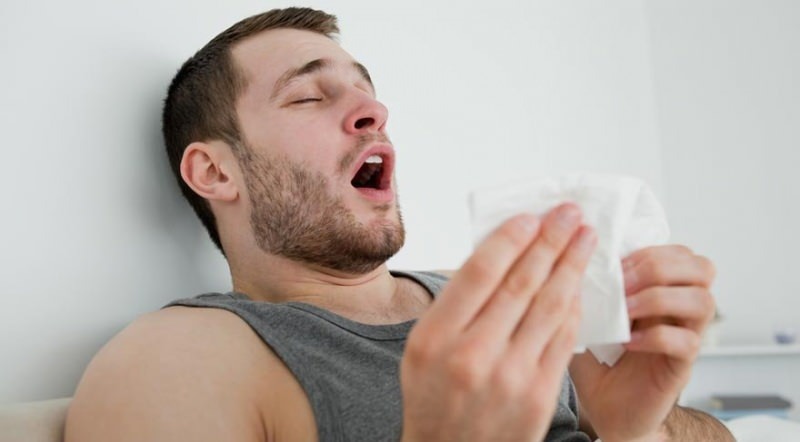 Kas aevastamine on koroona märk? Allergia ja koronaviiruse sümptomid
