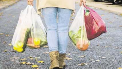 Kuhu tuleks kilekotid kodus panna? Kuidas toidukaupu ja kotte säilitada?
