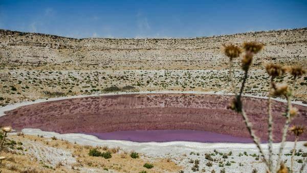 Meyil Obruk järve värv on muutunud roosaks!