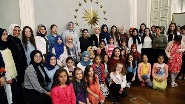 Esimese leedi Erdoğani üleskutsega asusid 8 ministeeriumi laste heaks tegutsema!