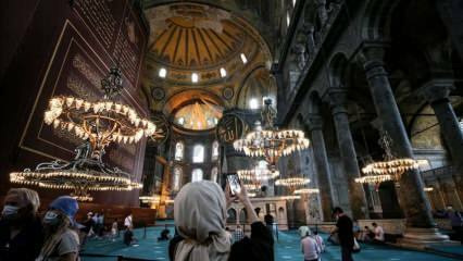 Ramadani rõõm 87 aasta pärast Hagia Sophia-i Kebiri mošees Şerifi