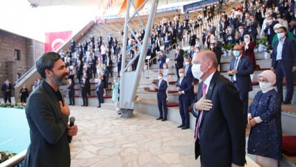 President Erdoğani ja Uğur Işılaki sotsiaalsed distantseerivad tervitused