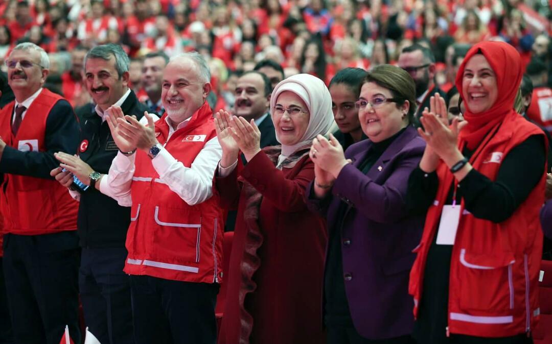Emine Erdoğan kõneles Punase Vesti rahvusvahelisel vabatahtliku töö auhinnatseremoonial