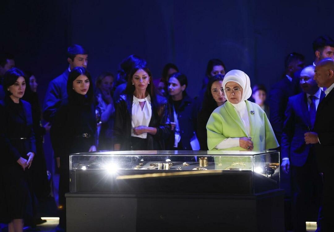 Emine Erdoğan kohtus juhtide naistega