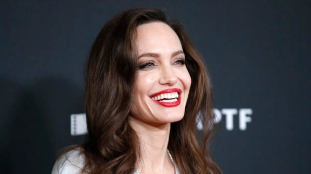 Angelina Jolie teatas, et soovib olla matusejuht!