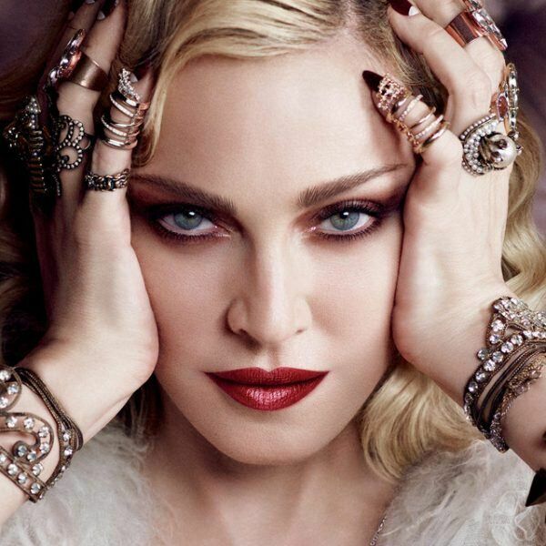 Madonna kaebab Hollanderi fänni kohtusse
