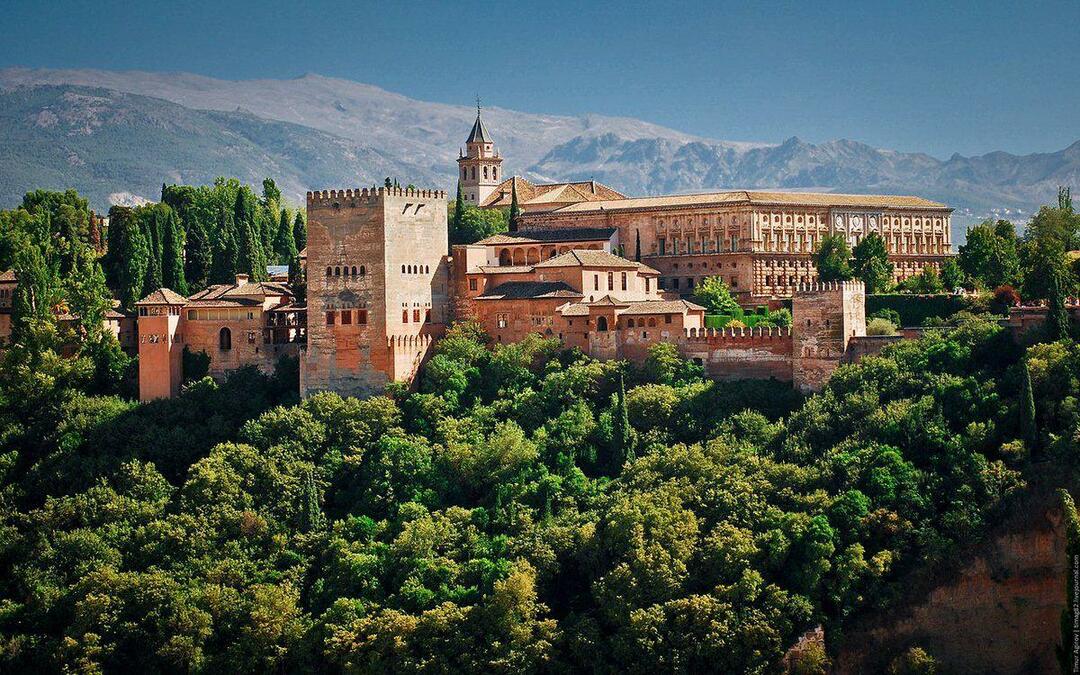 Kus on Alhambra palee? Millises riigis asub Alhambra palee? Legend Alhambra paleest