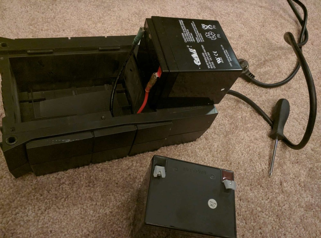 DIY liigpingekaitsme remont: vahetage oma UPS-i aku välja ja säästke 30–150 dollarit