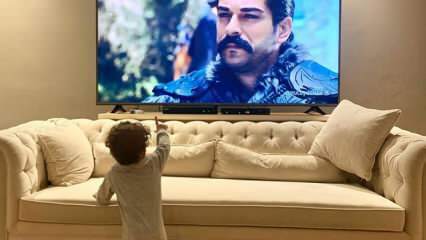 Burak Özçivit jagas oma poega esimest korda! Kui Karan Özçivit nägi oma isa televiisorist ...