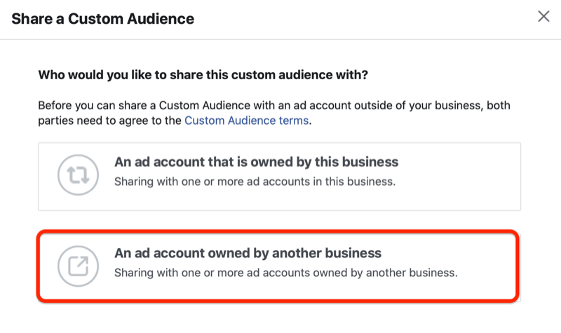 facebooki reklaamihaldur jagab kohandatud vaatajaskonna menüüd, kus valik „Teisele ettevõttele kuuluv reklaamikonto” on esile tõstetud